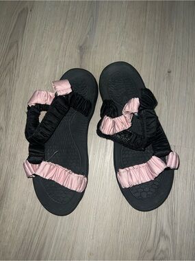 ZARA Black & Pink Dad Style Sandals – Size 10